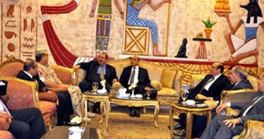 بالصور.. اجتماع لمحافظ القليوبية وقائد قوات تأمين الانتخابات
