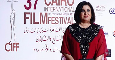 بالصور..المخرجة فرح خان بعد منحها جائزة التميز:سعيدة بحب المصريين الغامر
