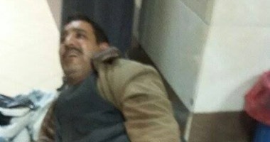 صحافة المواطن.. مريض يتلقى العلاج على الأرض بمستشفى الدمرداش بالعباسية