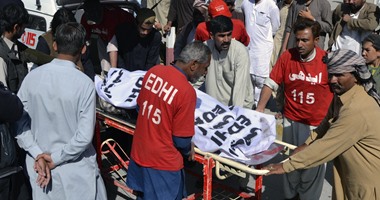 بالصور.. مقتل 3 أشخاص فى تفجير خط للسكك الحديدية فى باكستان