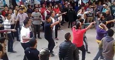 بالفيديو.. وصلة رقص لطلاب كلية الحقوق داخل حرم جامعة الإسكندرية
