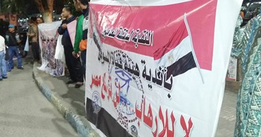 بالصور.. عمال أندية قناة السويس ينظمون وقفة للتضامن مع الدولة ضد الإرهاب