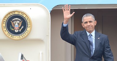 الأمير فيصل بن بندر وعادل الجبير يستقبلان أوباما فى مطار الملك خالد الدولى