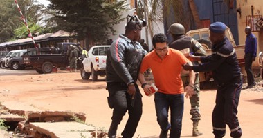 بالصور.. التليفزيون المالى: تحرير 80 رهينة من المحتجزين فى فندق باماكو