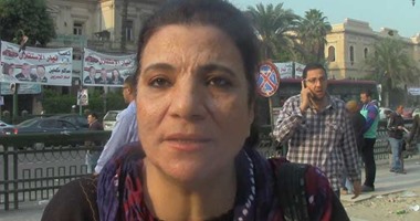 بالفيديو..مواطنة تطالب المسئولين بتوفير أتوبيسات من موقف عبود لـ"زفتى"