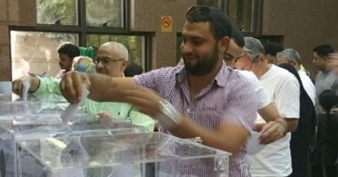 توافد المصريون بفرنسا على سفارتهم للإدلاء بأصواتهم فى جولة الإعادة بالانتخابات