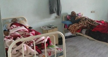 عاملان بمستشفى كفر شكر يدخلان فى إضراب عن الطعام اعتراضا على قرار نقلهما