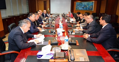 وزير الاستثمار يجتمع مع عدد من الجمعيات لبحث زيادة تدفق النقد الأجنبى لمصر