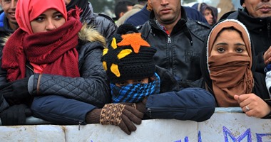معاناة اللاجئين على حدود اليونان بعد أحداث فرنسا تدفعهم للتظاهر