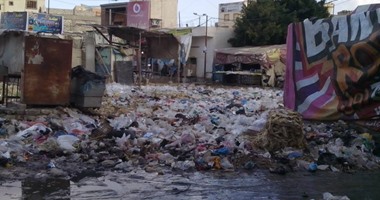 صحافة المواطن.. تراكم القمامة داخل موقف ميدان الجمهورية بالإسكندرية