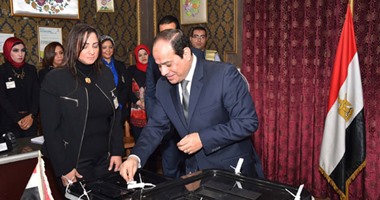 بالفيديو والصور..الرئيس السيسى يدلى بصوته فى انتخابات البرلمان بمصر الجديدة