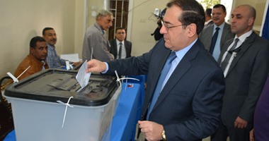 وزير البترول يدلى بصوته فى لجنة جراج ماسبيرو ويناشد المواطنين بالمشاركة