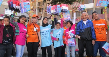 مرشح يحشد أطفالاً بتيشرتات تحمل اسمه أمام اللجان فى بورسعيد