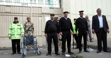 قوات الأمن تطرد أنصار مرشحين من أمام لجنة بالمحلة لتوجيههم الناخبين