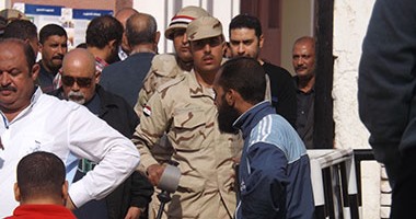 التحقيق مع متهمين تم ضبطهم أثناء توزيعهما رشاوى انتخابية بالفيوم