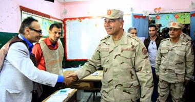 بالفيديو والصور.. قائد المنطقة المركزية العسكرية يتفقد لجنة مدرسة الزمالك بدائرة بولاق