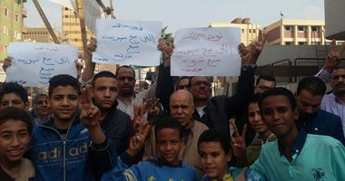 وقفة لمرشحين بدار السلام احتجاجاً على لجوء منافسيهم للرشاوى الانتخابية