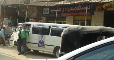 سيارات المرشحين تنقل الناخبين للجان فى شبرا الخيمة