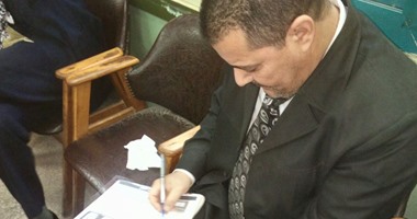 بالصور.. "تمرد المحامين" تجمع 400 استمارة بالقليوبية لسحب الثقة من سامح عاشور