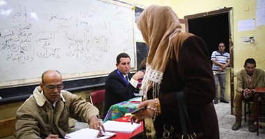 مرشح بدائرة روض الفرج يستغل جمعية خيرية يترأسها لشراء أصوات الناخبين