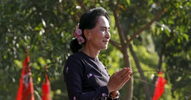 بالصور.. الآلاف يحتشدون مع زعيمة معارضة قبل انتخابات البرلمان بميانمار