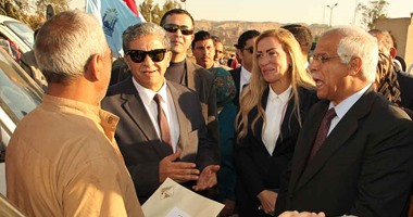 الصندوق الاجتماعى يسلم الدفعة الثالثة من مشروع استبدال "السرفيس"