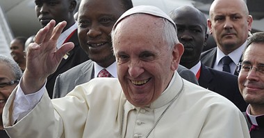 بالصور..بابا الفاتيكان يصل إلى نيروبى فى مستهل جولته الأفريقية الأولى