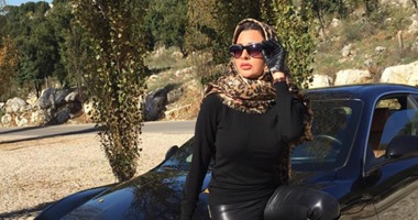 لاميتا فرنجية تواصل إثارة الجدل من "المايوه" لـ"الحجاب"