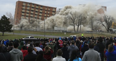 بالصور.. تفجير مبنى ضخم بجامعة كنساس لوجود عيوب انشائية