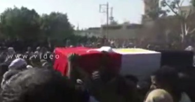 بالفيديو.. أسرة مجند العريش بأسوان تشيع جثمانه بهتافات "الشهيد حبيب الله"