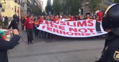 بالفيديو.. جماهير جالطة سراى التركى تتظاهر فى مدريد دفاعا عن الإسلام