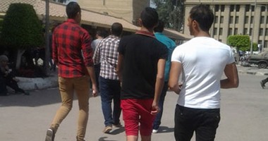 من الطربوش لـ"الشورت".. كيف تطور شكل طالب الجامعة المصرى فى 10 صور