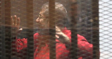 بالصور.. بدء محاكمة مرسى و10 أخرين فى "التخابر مع قطر"