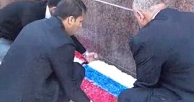 بالفيديو..وفد من جامعة عين شمس يقدم العزاء للسفارة الروسية فى ضحايا طائرتى سيناء وتركيا