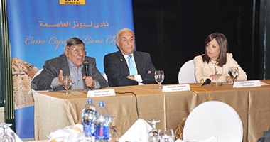 بالصور.. تكريم مفيد فوزى فى نادى العاصمة