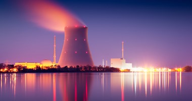 أول وحدة طاقة نووية عائمة فى العالم تصل موقع تحميلها بالوقود النووى