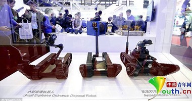 بالصور.. الصين تطور روبوتات تحمل البنادق لمحاربة الإرهاب
