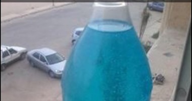 قارئ يشارك "صحافة المواطن" بصور تحول مياه الشرب بأكتوبر للون الأزرق