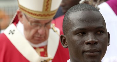 بالصور.. البابا فرنسيس يحيى قداسا كبيرا بالقرب من كمبالا لتكريم "شهداء اوغندا"