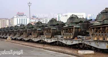 بالصور.. الجيش التركى ينقل 60 دبابة طراز "إم–60" إلى الحدود الجنوبية