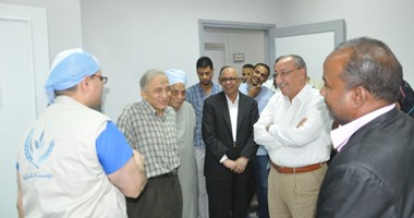 بالصور.. محافظ أسوان يتفقد أعمال القافلة الطبية للعيون فى مستشفى الرمد