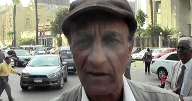 بالفيديو..مواطن يطالب محافظ البنك المركزى بتعويضه بعد قضاء 35 عاما فى الخدمة