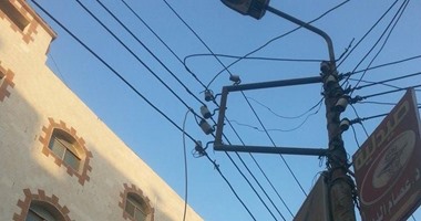 صحافة المواطن: بالصور.. سقوط أسلاك كهرباء بشارع فى بسيون بالغربية