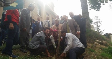 بالصور.. "علوم الإسكندرية" تزرع 60 شجرة ليمون فى مبادرة لمقاومة التغيرات المناخية