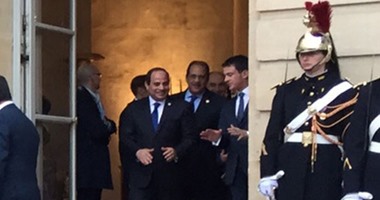 الرئيس السيسى يصل مقر مجلس الوزراء الفرنسى للقاء مانويل فالس