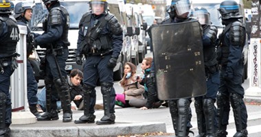 بالصور.. الشرطة الفرنسية تعتقل 13 شخصا فى مداهمة لمعسكر للغجر فى جنوب فرنسا