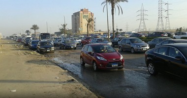 صحافة مواطن: بالفيديو.. تكدس السيارات بسبب مطب صناعى فى "الوفاء والأمل"