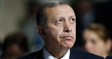 الكاتبة التركية إليف شافاق: أردوغان فى دوامة وأنقرة ترجع إلى الوراء