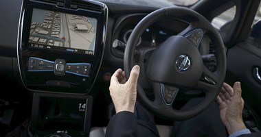 نيسان تطور جهازا جديدا لمنع السائقين من استخدام هواتفهم أثناء القيادة