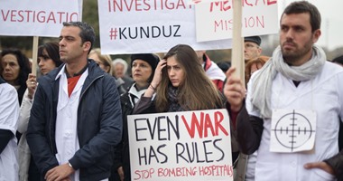 بالصور.. تظاهرة لأطباء بلا حدود فى جنيف احتجاجا على قصف مستشفيات